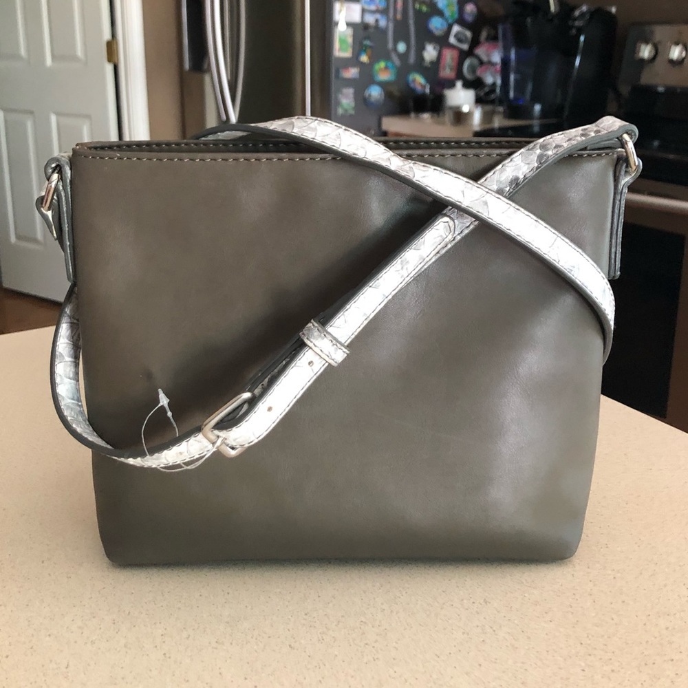 🌸Nine West Crossbody Bag 🌸 - Picture 2 of 16